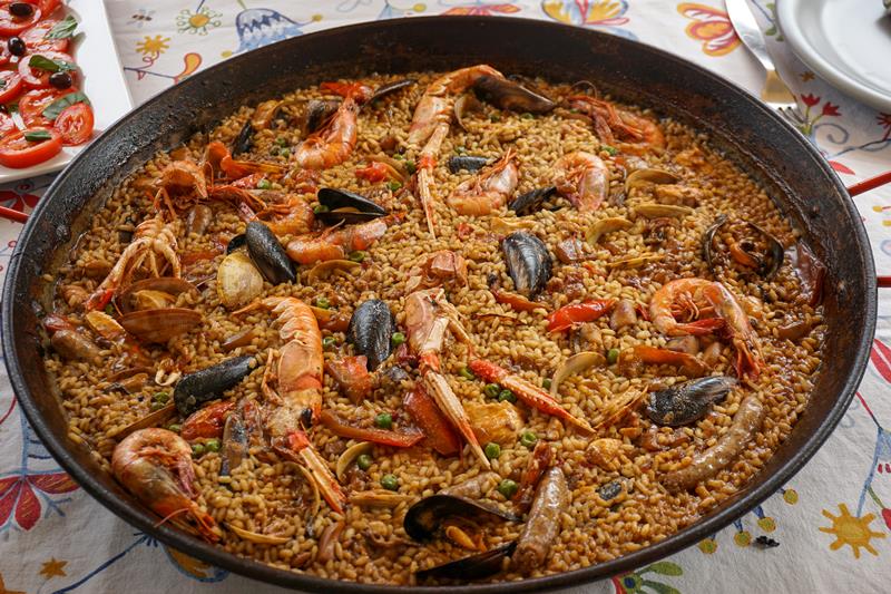 <p>Paella géante préparée par nos chefs Jeannot et Christophe &amp; en \"Guest-star\" le grand spécialiste Marco.</p>